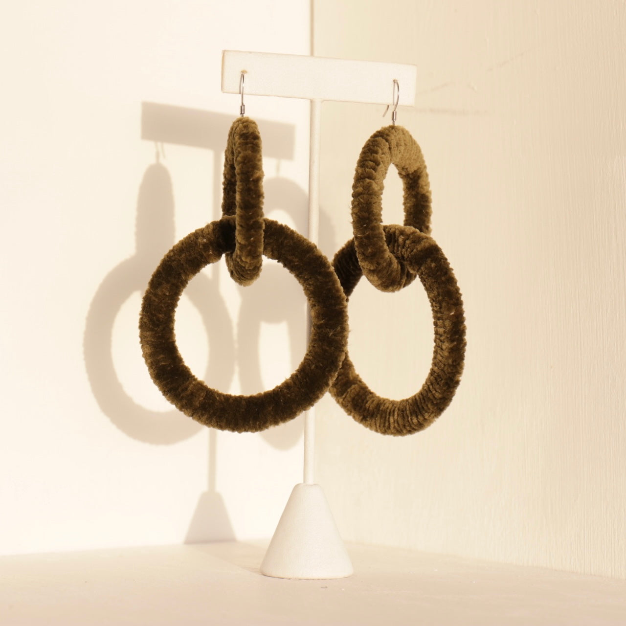 The Valente earrings in olive with a textured circular design