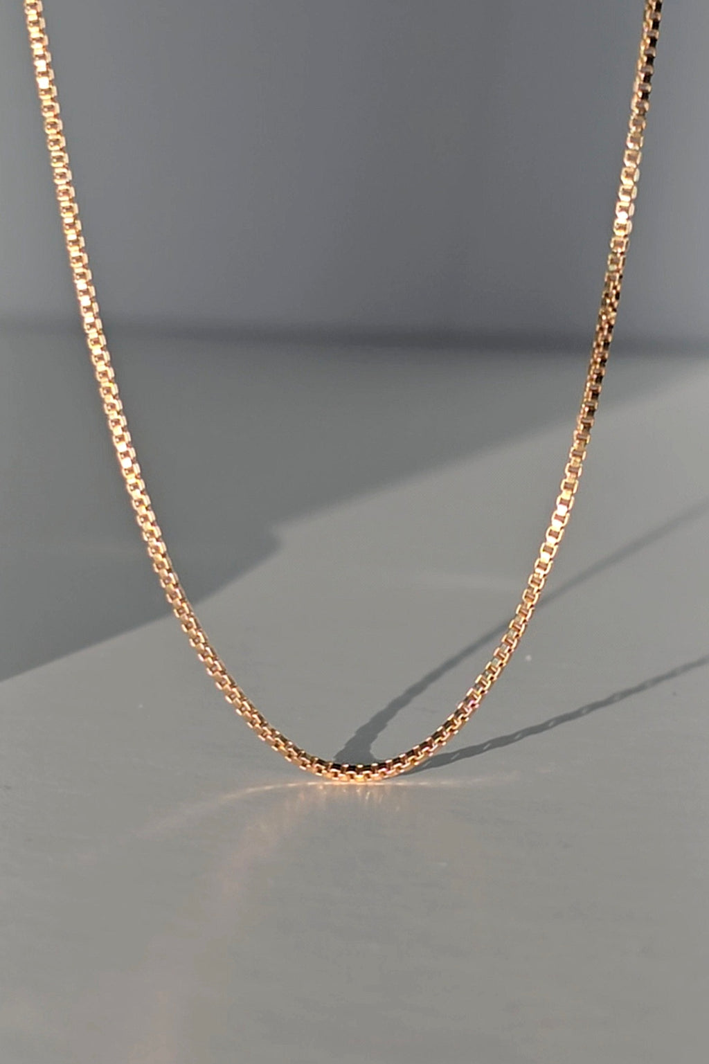 Fidel gold jewelry chain by OLANTI for personalized custom-fitted pieces