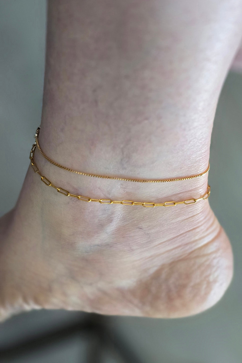 Additional photo of the Fidel gold chain from OLANTI's Link Up selection