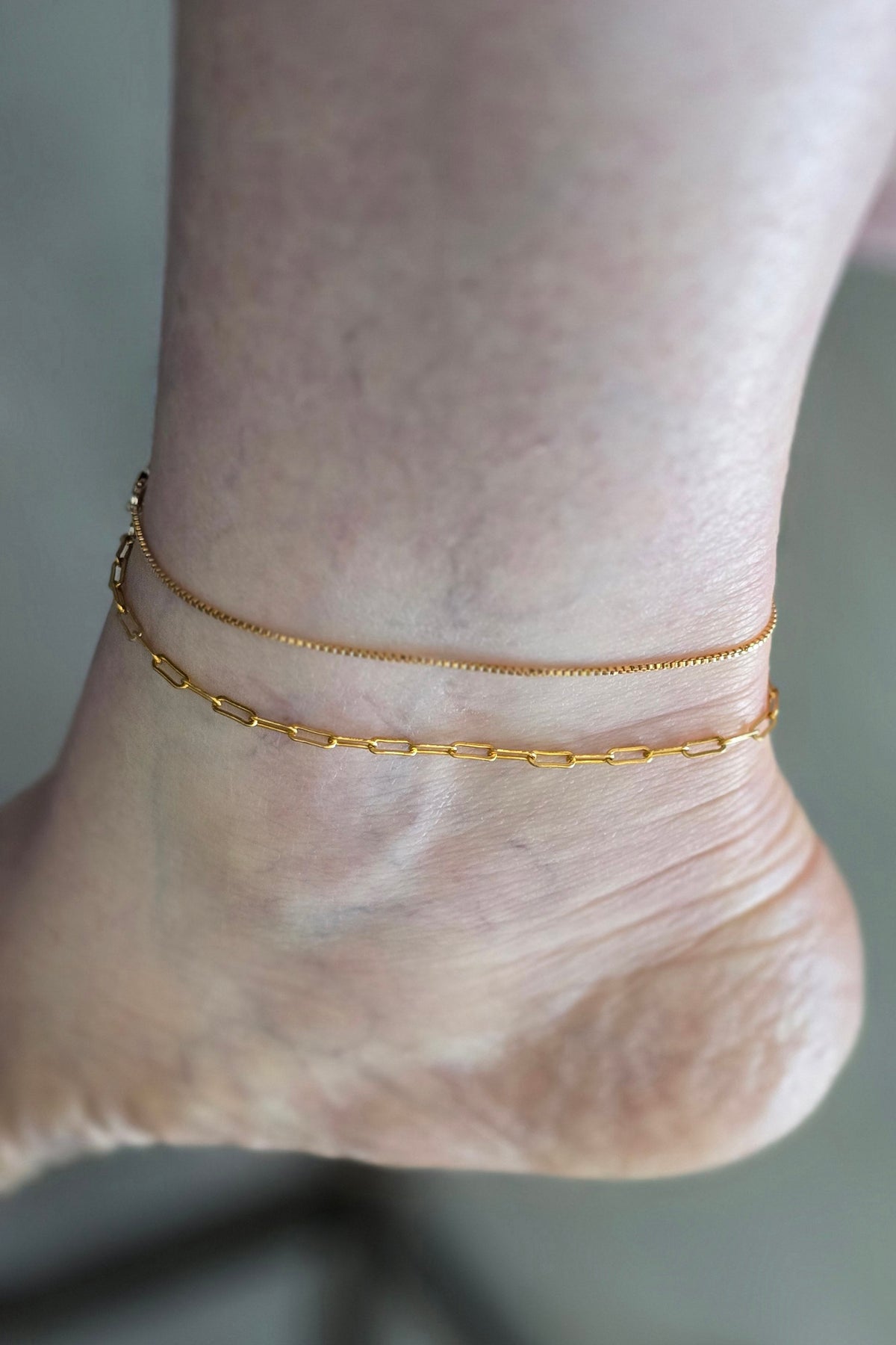 Additional photo of the Fidel gold chain from OLANTI's Link Up selection
