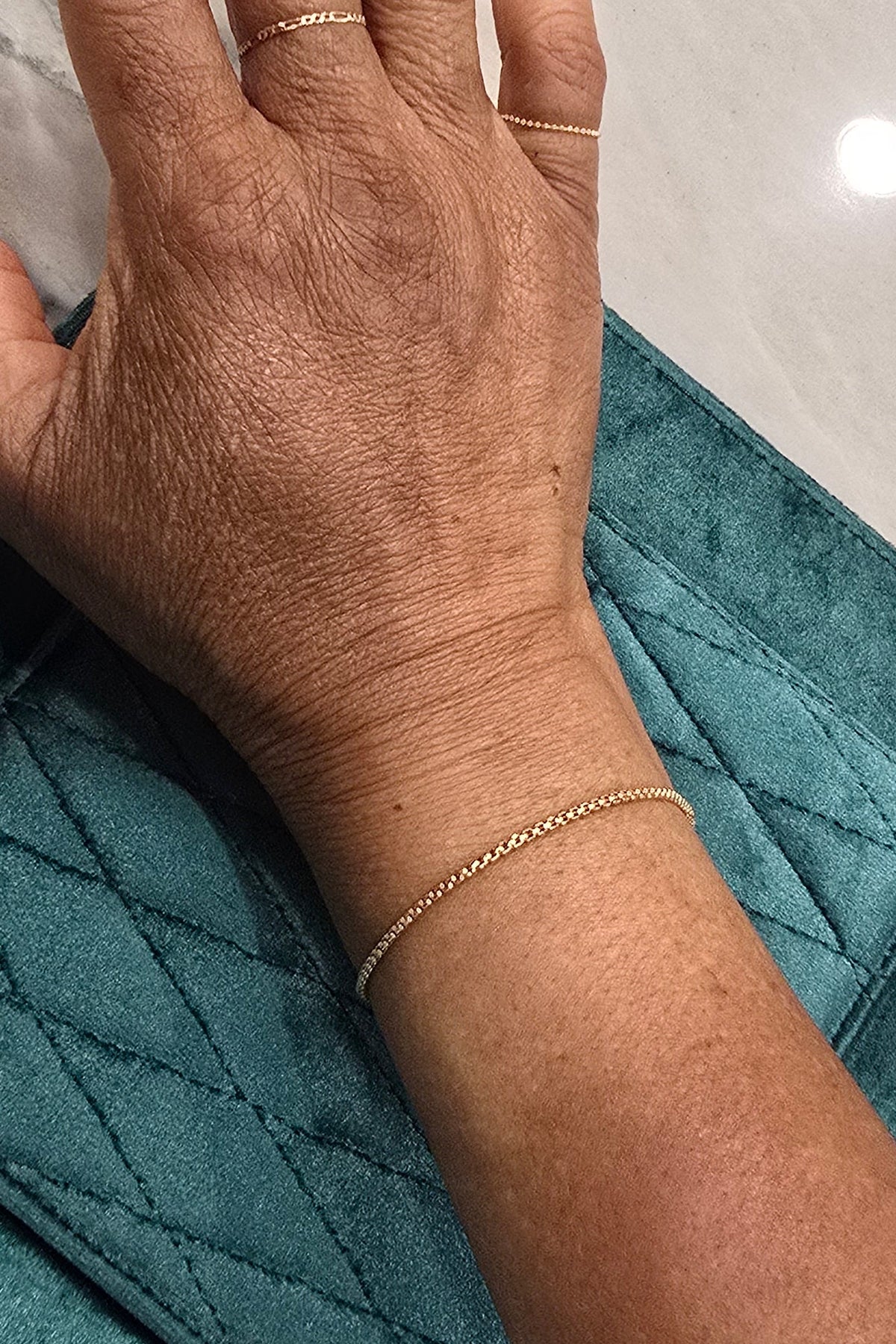Another reference image of the Idris gold-filled chain by OLANTI