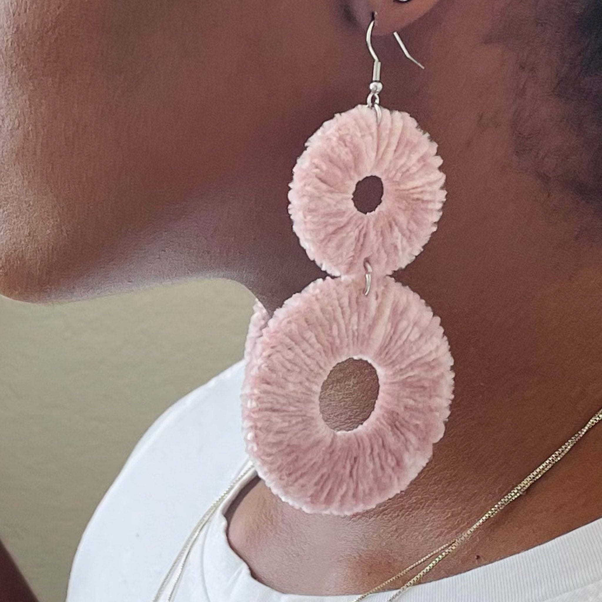 OlaNti Velvet Kaarlo statement earrings – handcrafted double-circle velvet earrings with a plush, textured finish. Pink 