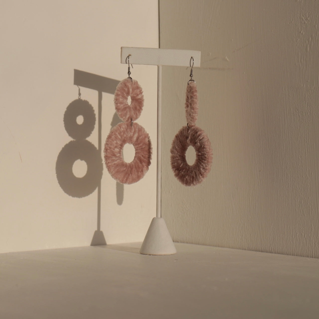 OlaNti Velvet Kaarlo statement earrings – handcrafted double-circle velvet earrings with a plush, textured finish. Pink
