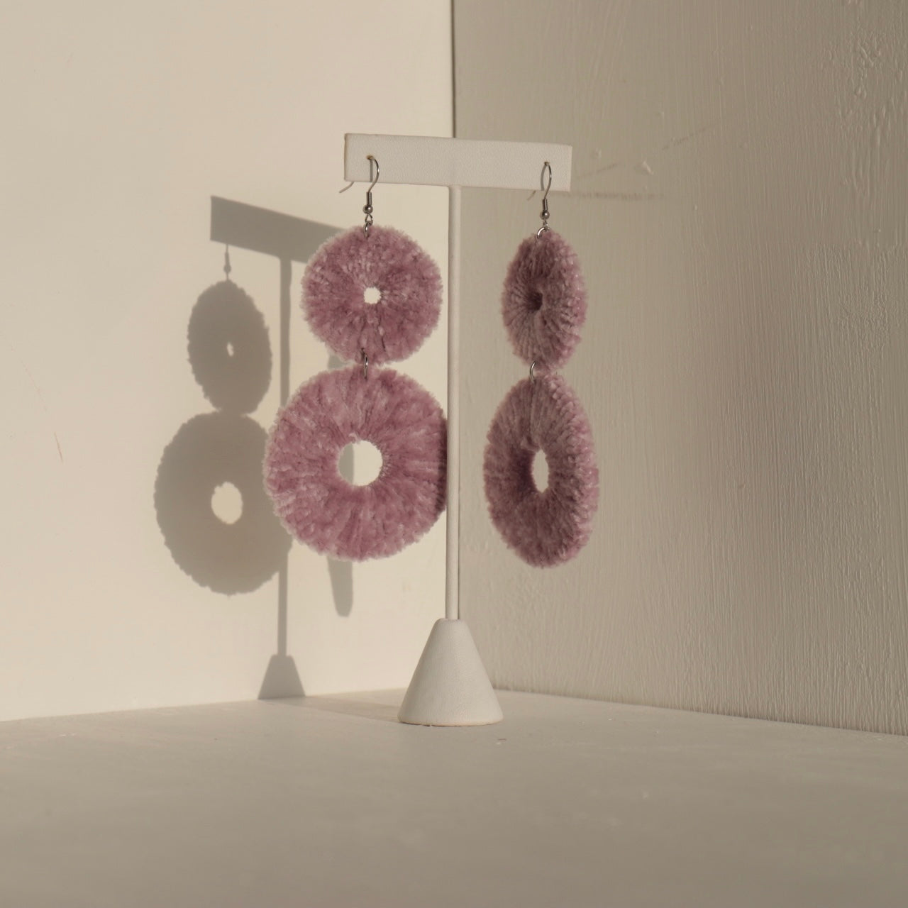 OlaNti Velvet Kaarlo statement earrings – handcrafted double-circle velvet earrings with a plush, textured finish. Pink